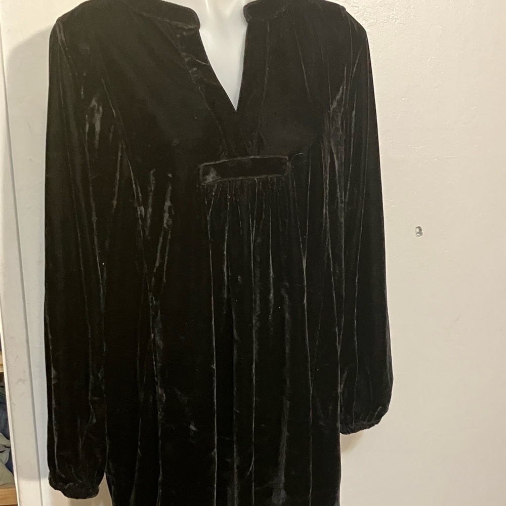 Black velvet tunic by easel M